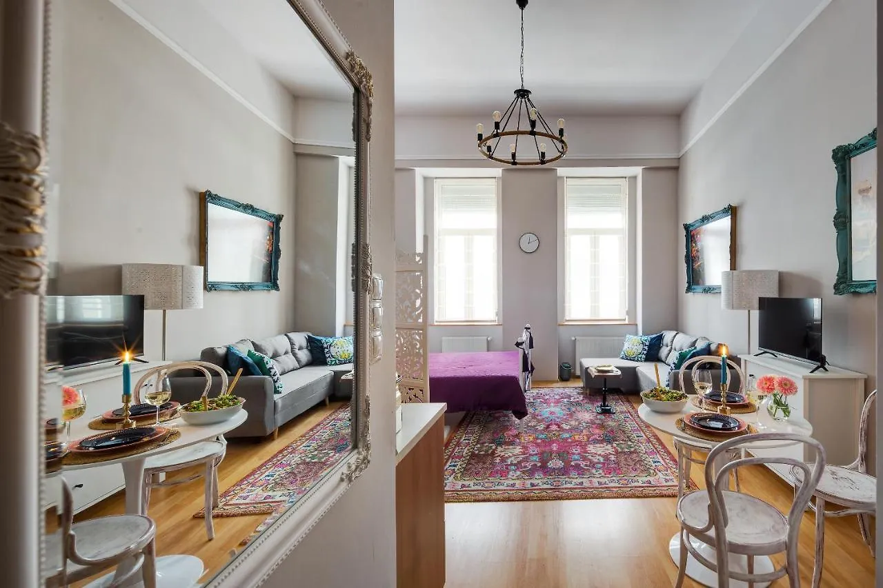 Apartment Bohemian Studio In The City Centre Budapest