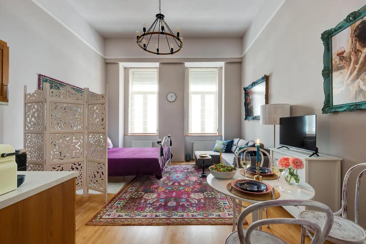 Apartment Bohemian Studio In The City Centre Budapest