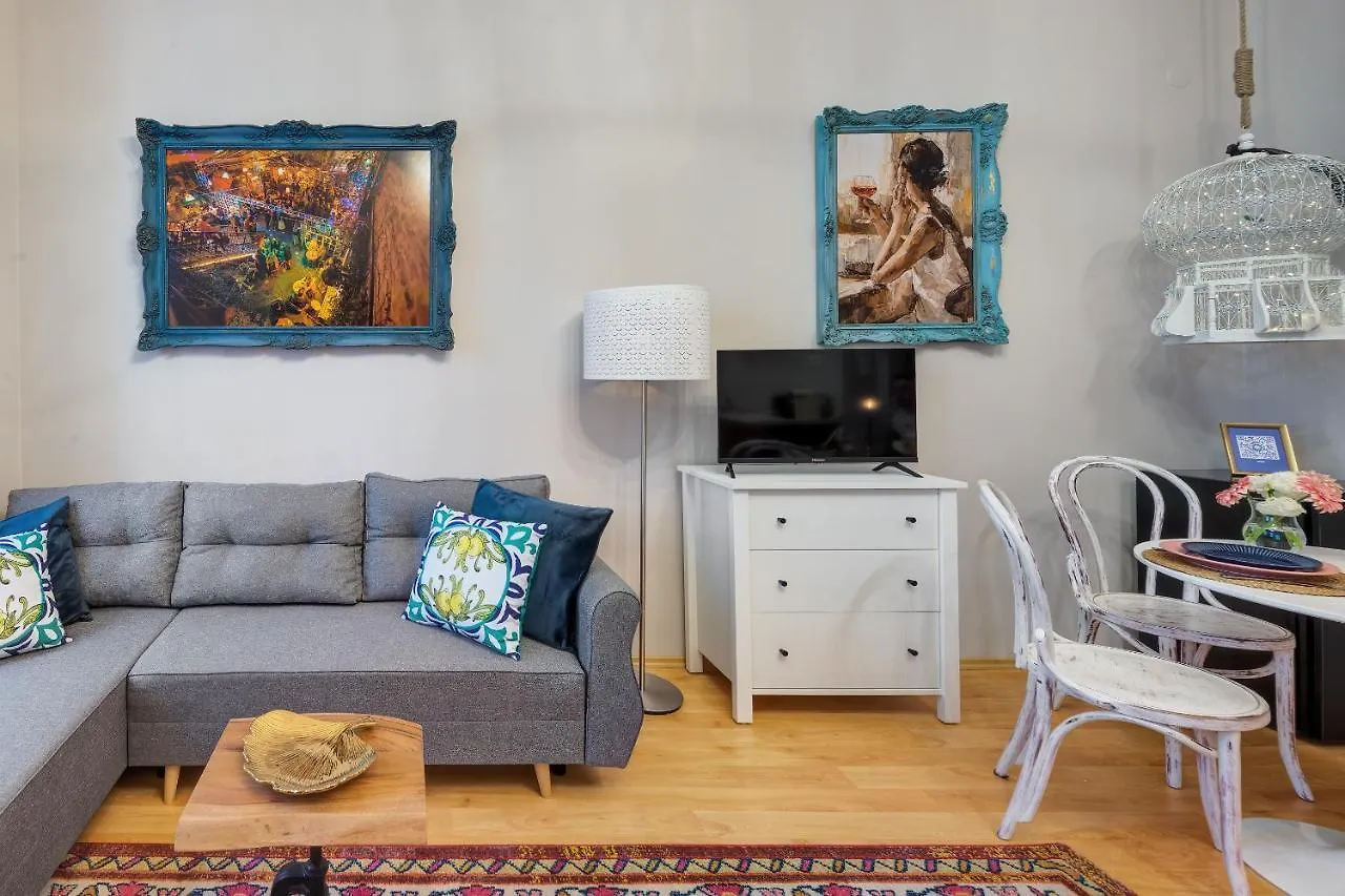 Apartment Bohemian Studio In The City Centre Budapest Hungary